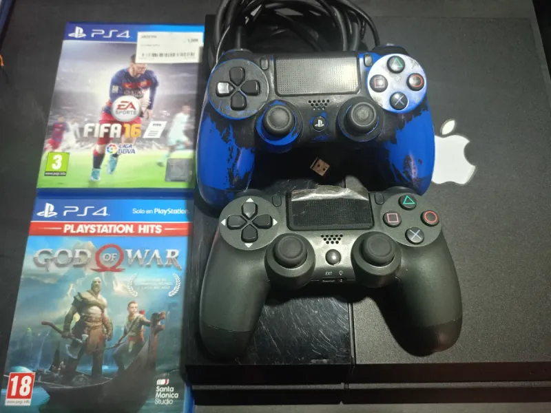 PS4 + 2 Mandos + 2 Juegos
