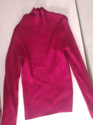 Jersey rojo de cuello alto