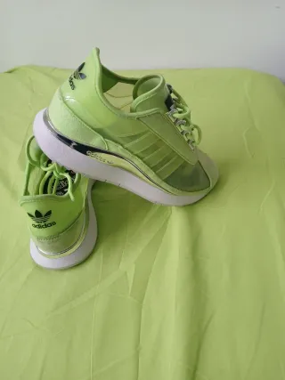 Zapatillas Adidas Verdes y Plateadas