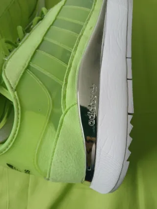 Zapatillas Adidas Verdes y Plateadas