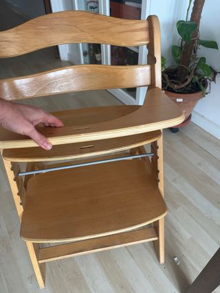 Trona de madera