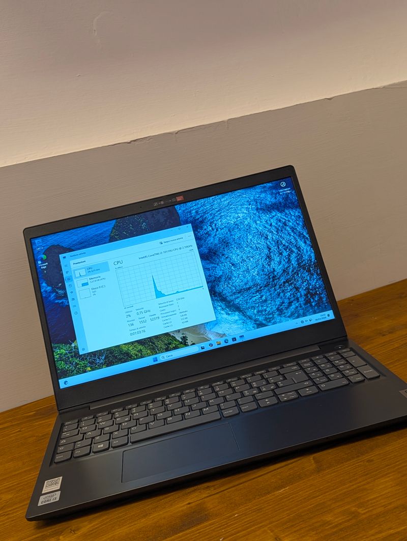 Laptop Lenovo V15 G1 IML afbeelding 3