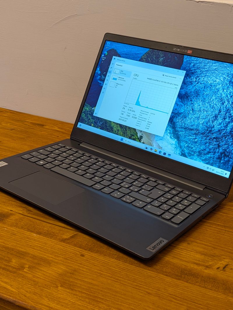 Laptop Lenovo V15 G1 IML afbeelding 2