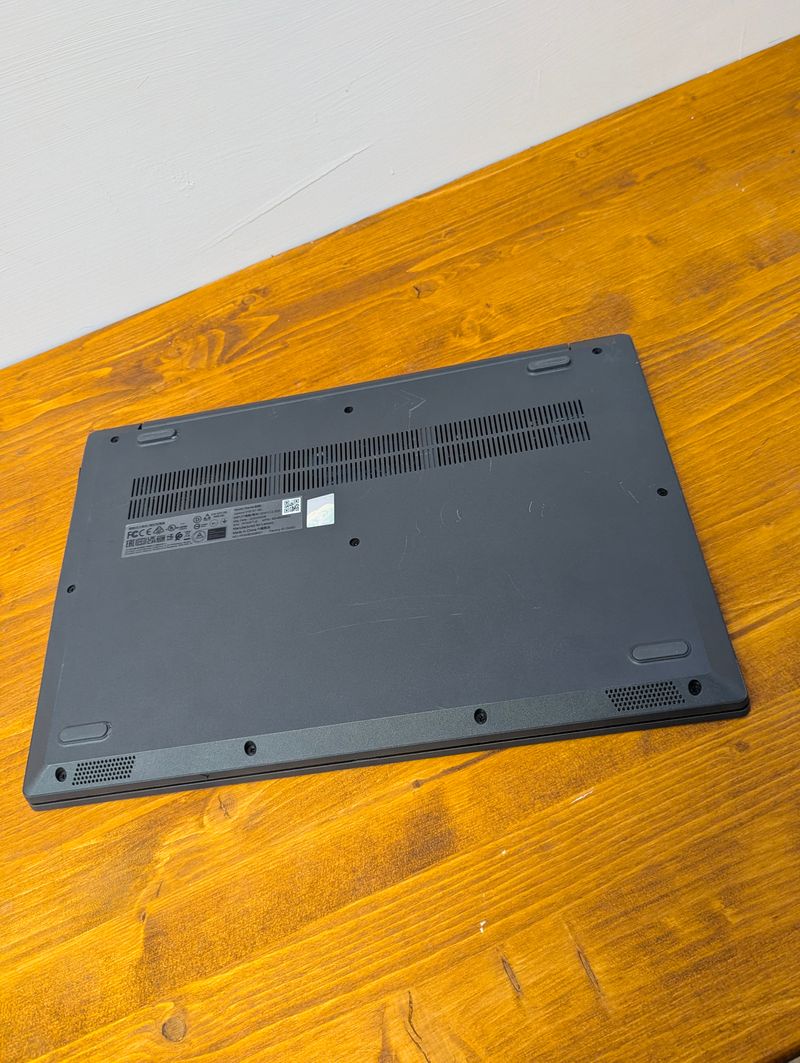 Laptop Lenovo V15 G1 IML afbeelding 9