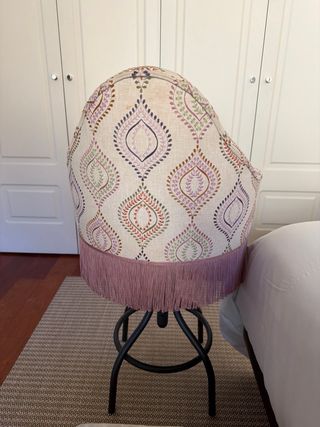 Silla alta de maquillaje con flecos