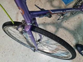 Bicicleta carretera BH clásica morada