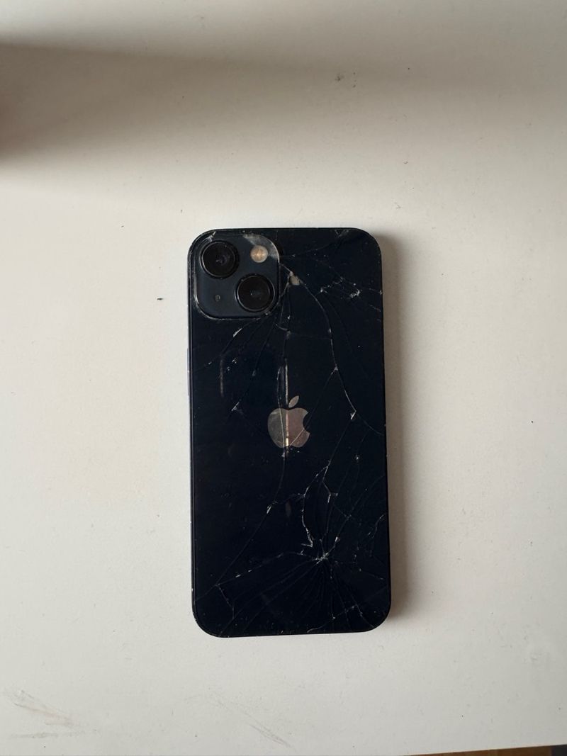 iPhone 13 color Medianoche 128Gb afbeelding 2