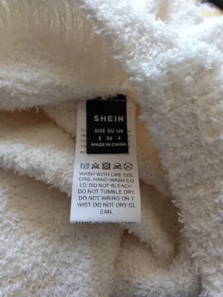 Jersey blanco cuello alto