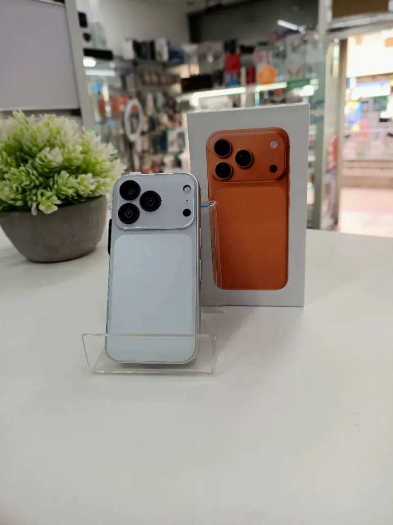 iPhone 17 Plateado