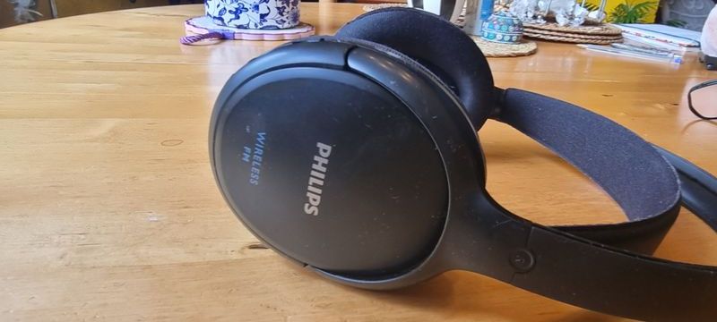 Auriculares Philips Wireless FM Negros