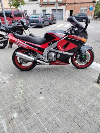Kawasaki ZZR 600 - Moto Deportiva
