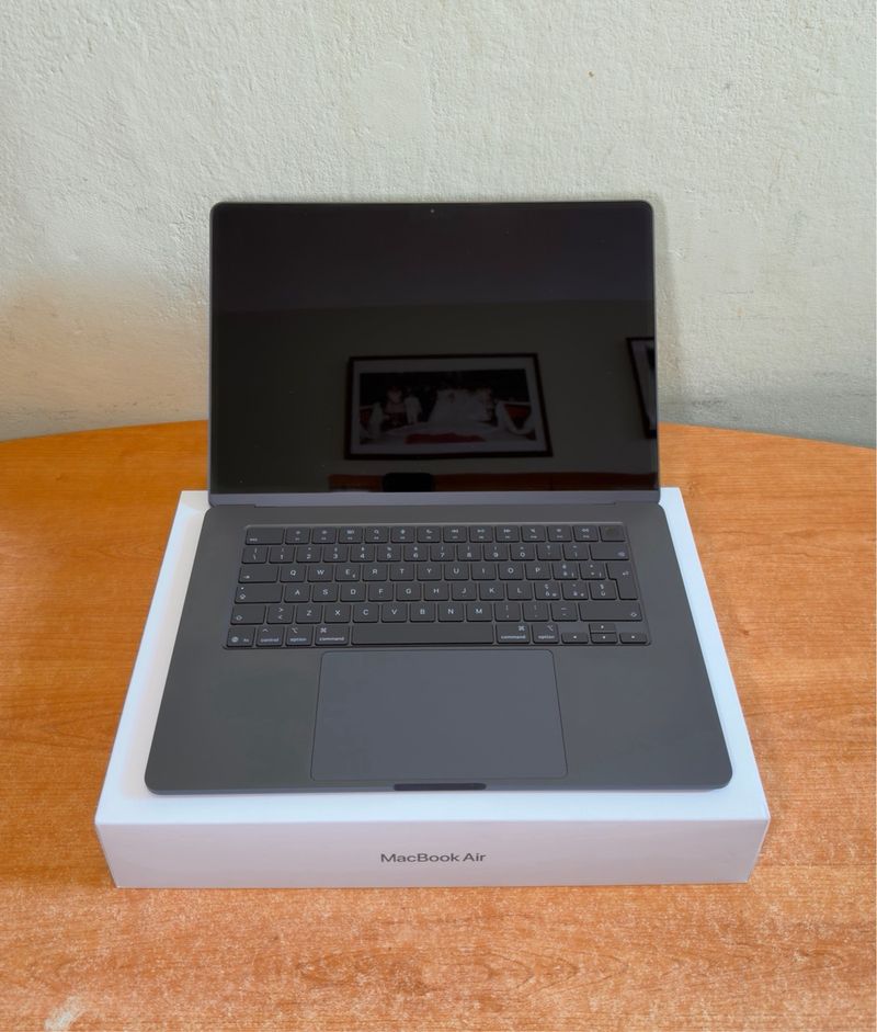 MacBook Air 15” M4 24GB RAM 512 GB SSD Mezzanotte afbeelding 2