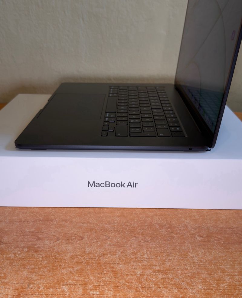 MacBook Air 15” M4 24GB RAM 512 GB SSD Mezzanotte afbeelding 6