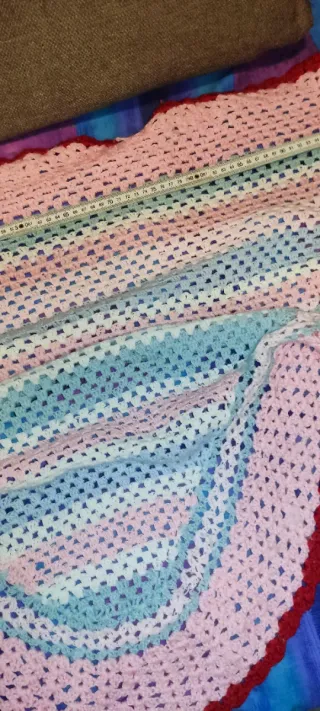 Pico de lana rosa y rojo