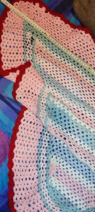 Pico de lana rosa y rojo