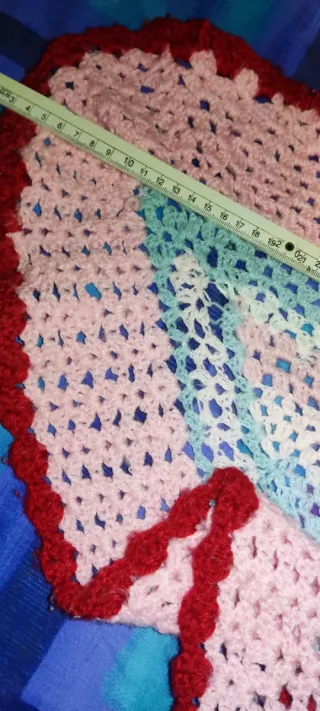 Pico de lana rosa y rojo