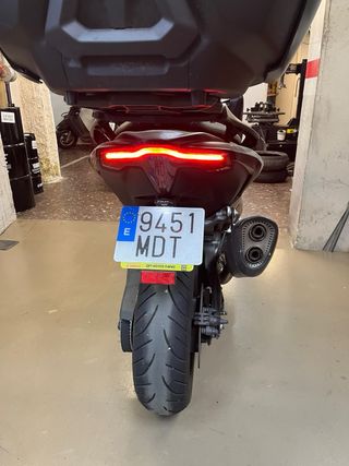 YamahaTMAXTECH 2023 tubo Akrapovic negociable URGE