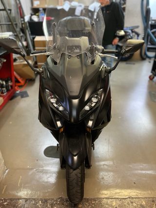 YamahaTMAXTECH 2023 tubo Akrapovic negociable URGE