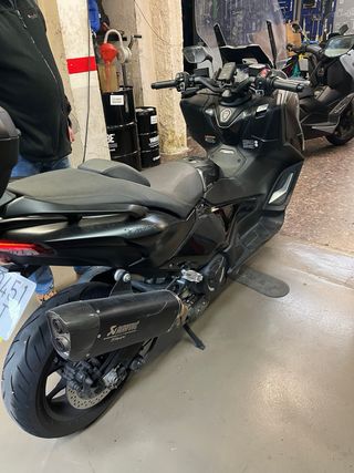 YamahaTMAXTECH 2023 tubo Akrapovic negociable URGE