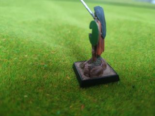 LOTE 2 MINIATURAS PINTADAS AMAZONA Y BARBARO METAL