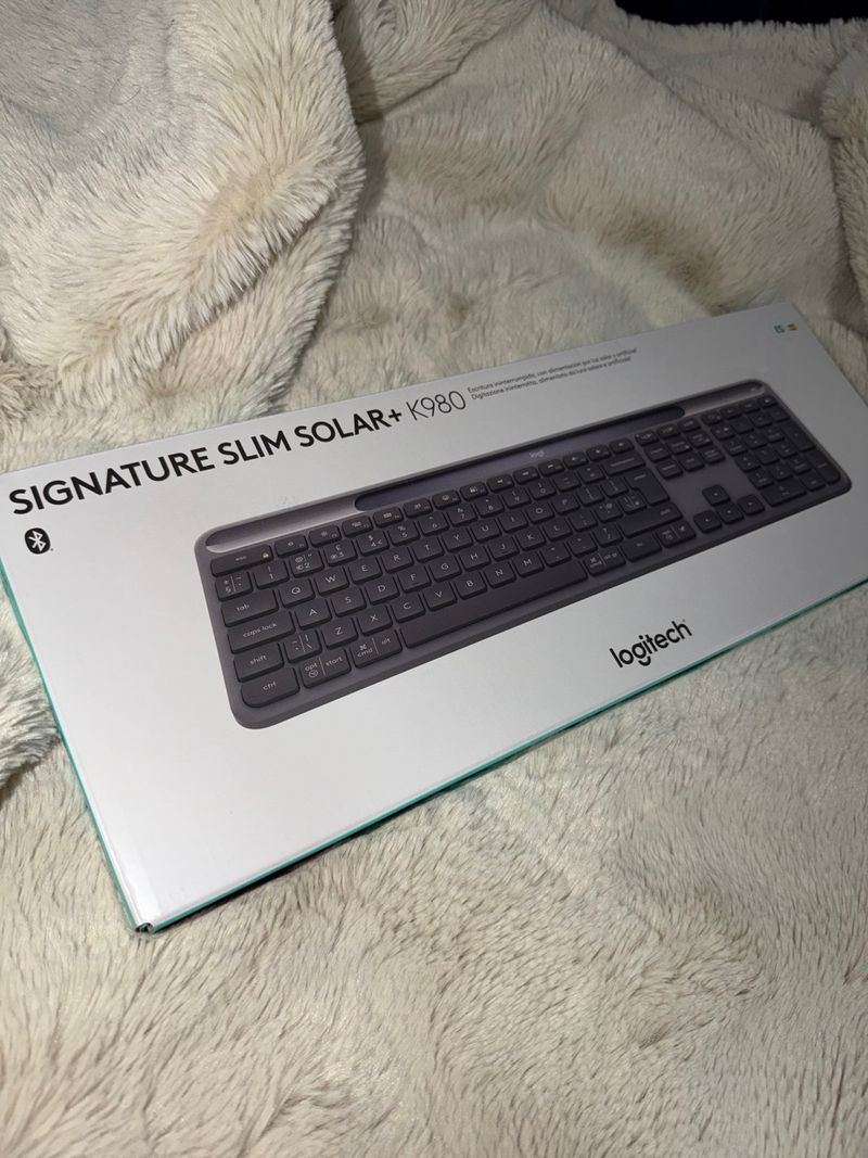 Logitech Signature Slim Solar+ K980 Teclado Inalám