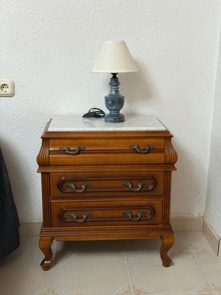 Cama con 2 mesitas de noche