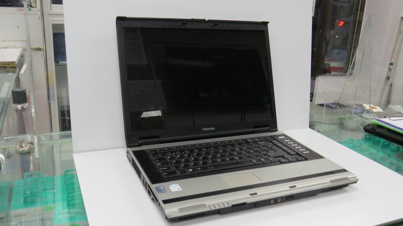 Portátil Toshiba Plata y Negro