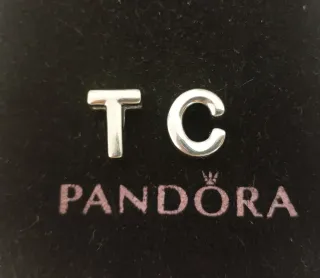 Pandora Charm Letra T y C.