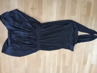 Vestido negro corto