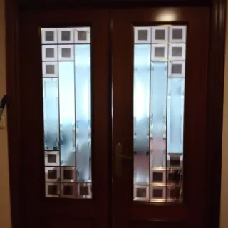 Puertas de salón de madera con cristal