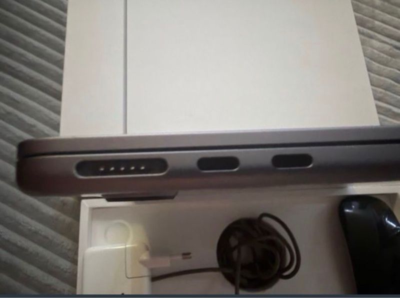 MacBook Air M2 2023 Gris Espacial afbeelding 4