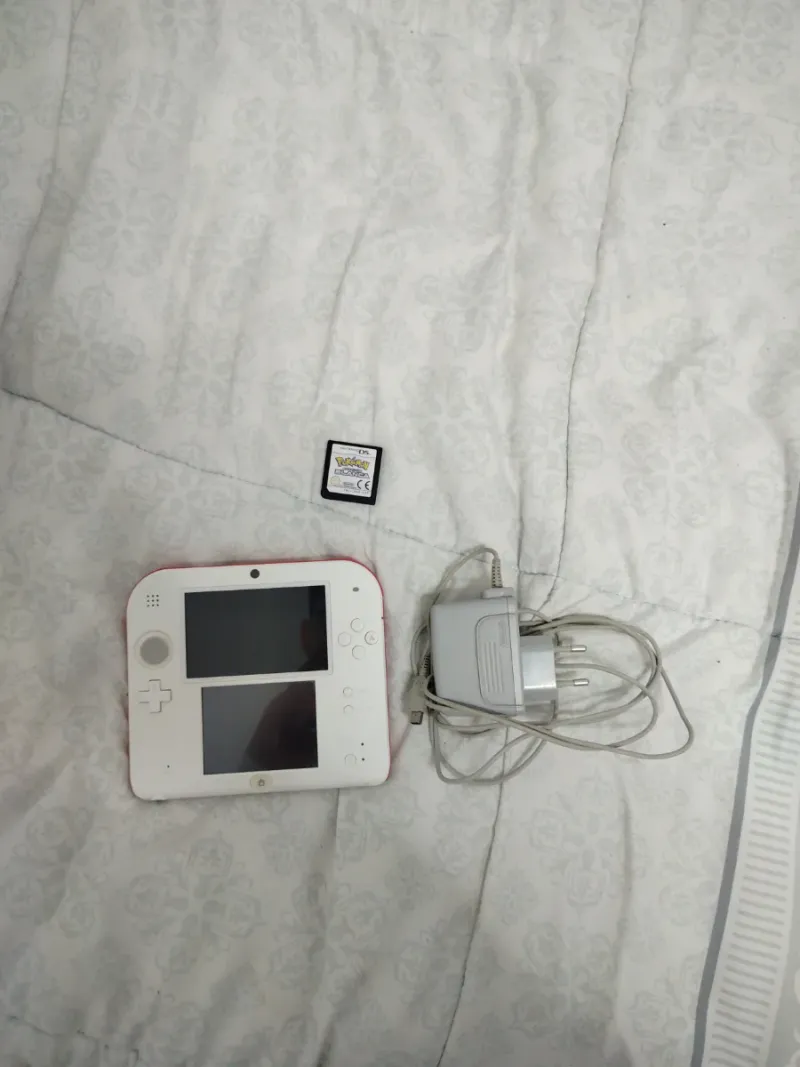 Nintendo 2DS Roja y Blanca + Cargador + Pokémon afbeelding 9