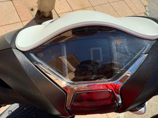 Honda SH Scooter color negro blanco mate