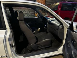 Hyundai Accent 1.3cc 112.000 kms pegatina ambienta