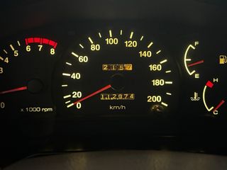 Hyundai Accent 1.3cc 112.000 kms pegatina ambienta