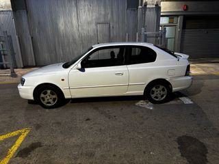 Hyundai Accent 1.3cc 112.000 kms pegatina ambienta