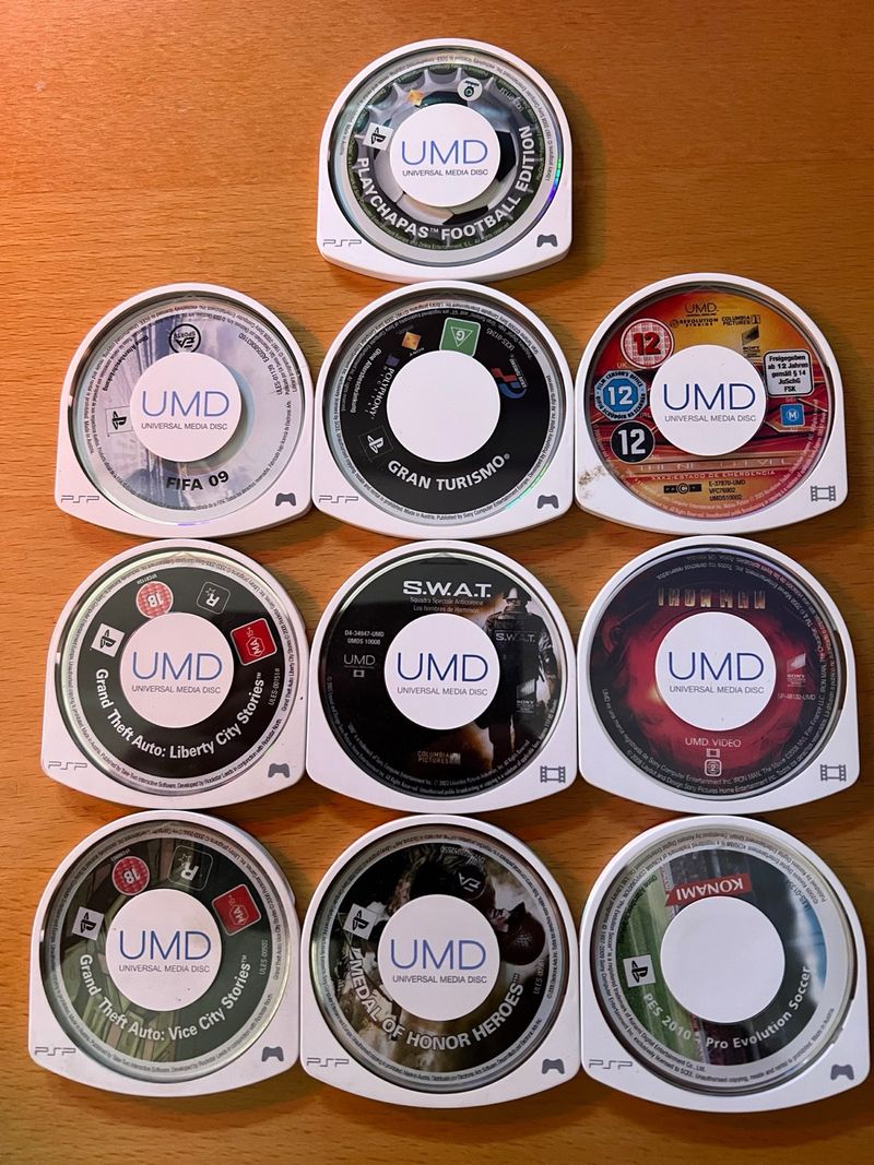 Lote de juegos y películas PSP + protecciones