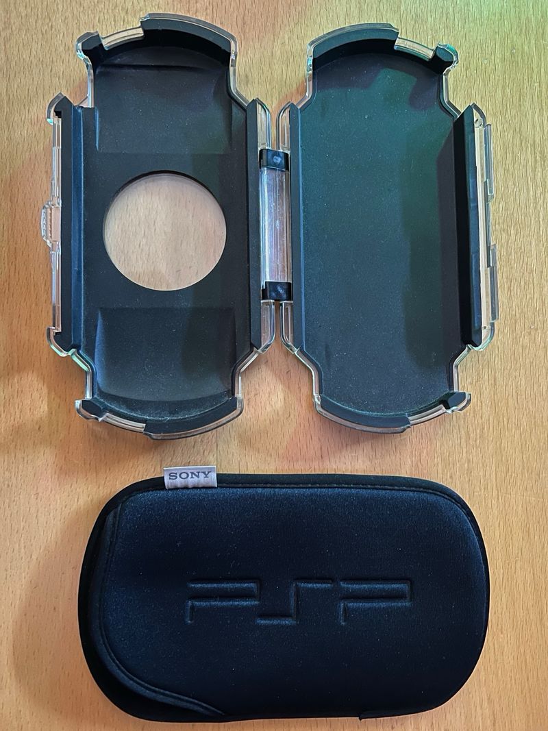 Lote de juegos y películas PSP + protecciones afbeelding 2