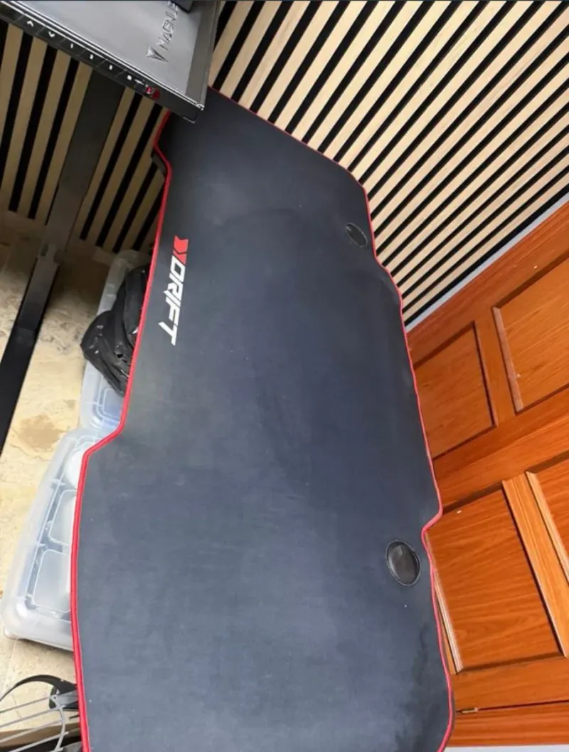 Mesa completa gamer con alfombrilla