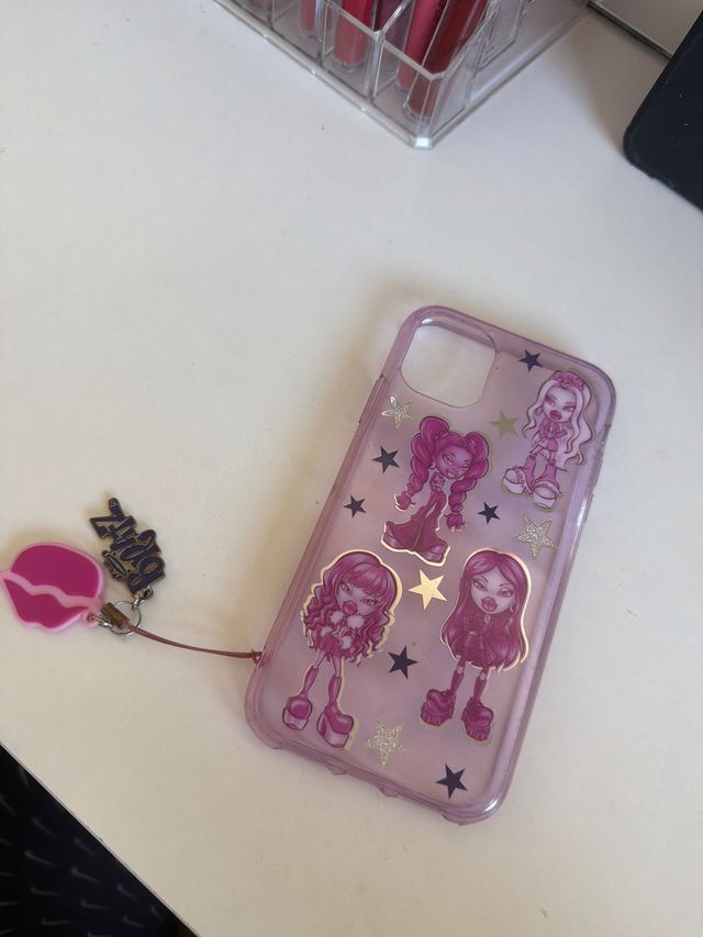 Funda iPhone 11 Bratz Lila Estrellas