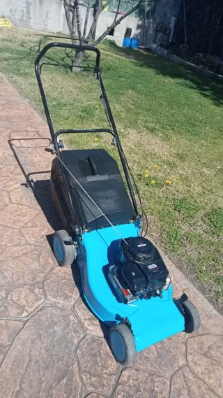 Cortacésped Gasolina 4T con Tracción