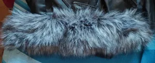 Chaqueta negra con capucha GUESS