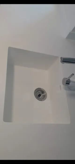 Mueble de diseño con lamas de madera