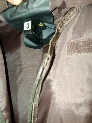 Portatrajes de piel marrón