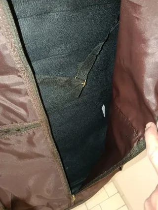 Portatrajes de piel marrón