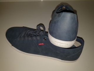 Bambas azul marino Levi's  n.44 NO NEGOCIABLE
