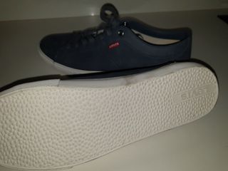 Bambas azul marino Levi's  n.44 NO NEGOCIABLE