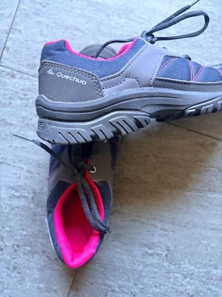 Zapatillas Quechua grises y rosas