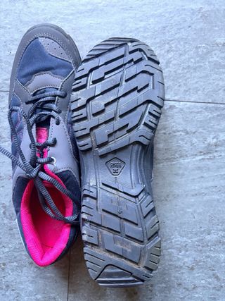 Zapatillas Quechua grises y rosas