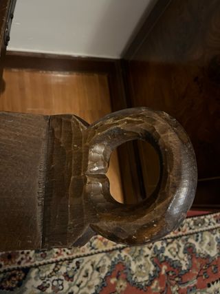 Silla antigua de madera